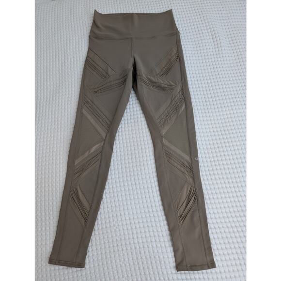 Alo Yoga Ultimate High-Waist Legging in Gravel - Picture 2 of 11